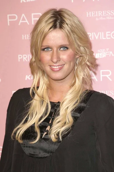 Nicky Hilton Las Llegadas Paris Hilton Paris Launch Party Privilege — Foto de Stock