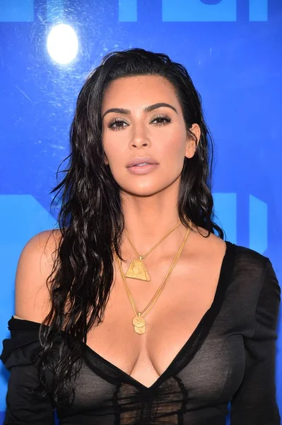 Kim Kardashian West Wearing Yeezy Necklaces Arrivals 2016 Mtv Video — стоковое фото