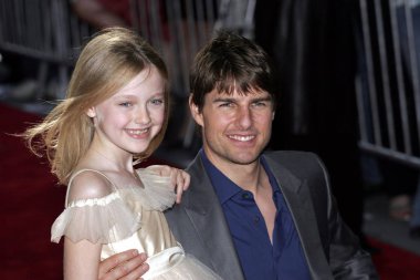 Dakota Fanning, Tom Cruise, ABD prömiyeri Savaş Worlds of, Ziegfeld Tiyatrosu, New York, NY, Haziran 23, 2005 için gelenler. Fotoğraf: Fernando Leon/Everett Collection