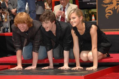 Rupert Grint, Daniel Radcliffe, Emma Watson Harry Potter ayak-baskı ve Wand-baskı töreni için indüksiyon töreni, Grauman ' 's Çin Tiyatrosu, Los Angeles, CA, Temmuz 09, 2007. Fotoğraf: Dee Cercone/Everett Collection
