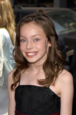 Julia Winter Charlie ve Çikolata Fabrikası Premiere, Grauman Çin Tiyatrosu, Los Angeles, Ca, Pazar, 10 Temmuz 2005 için gelenler. Fotoğraf: Michael Germana / Everett Koleksiyonu