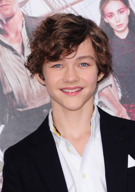 Levi Miller Pan Premiere için Gelenler at, Ziegfeld Tiyatrosu, New York, Ny Ekim 4, 2015. Fotoğraf: Gregorio T. Binuya