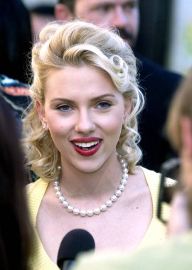 Scarlett Johansson Grauman Çin Tiyatrosu'nda Spongebob Squarepants Film galasında, Hollywood, Ca, Kasım 14, 2004. (fotoğraf: J. Emilio Flores/Everett Collection)