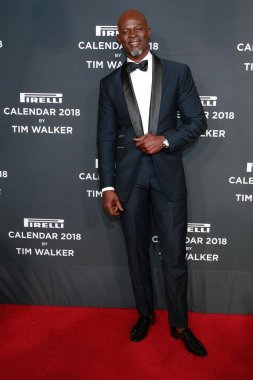 Djimon Hounsou, The Pirelli 2018 Takvim Lansmanı Galası için varışta, Manhattan Center, New York, Ny 10 Kasım 2017. Fotoğraf: Jason Mendez / Everett Koleksiyonu