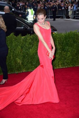 Allison Williams (Oscar de la Renta giyiyor) 'Charles James için gelenler: Beyond Fashion' Açılış Gecesi Metropolitan Museum of Art Yıllık Gala - Bölüm 3, Anna Wintour Kostüm Merkezi, New York, Ny Mayıs 5, 2014. Fotoğraf: Gregorio T. Binuya/Havle