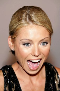 Kelly Ripa için gelen gelen Angel Ball Benefit için G&P kanser Araştırmaları Vakfı, New York Marriott Marquis otel, New York, NY, Kasım 14, 2005. Fotoğraf: Gregorio Binuya/Everett Collection