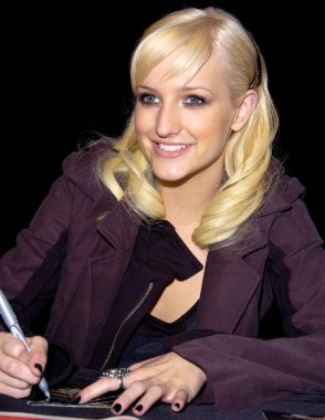 Ashlee Simpson, I Me için içeride! Cd İmzalama, Virgin Megastore, Los Angeles, Ca, 22 Ekim 2005. Fotoğraf: David Longendyke / Everett Koleksiyonu