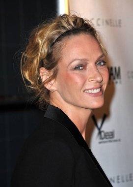 Uma Thurman Annelik Premiere için gelenler, Görsel Sanatlar Okulu (Sva) Tiyatrosu, New York, Ny Ekim 14, 2009. Fotoğraf: Gregorio T. Binuya / Everett Koleksiyonu