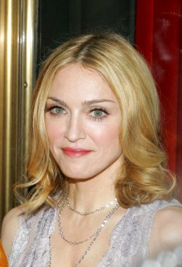 Madonna Lotsa De Casha Kitap Başlatma Partisi, Bergdorf Goodman Alışveriş Merkezi, New York, Ny, Haziran 07, 2005 için gelenler. Fotoğraf: Gregorio Binuya /Everett Collection