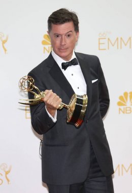 Stephen Colbert, olağanüstü Variety, müzik veya komedi serisi kazanan ve Variety serisi için olağanüstü yazma, hem ' ' Colbert raporu ' ', 66 Primetime Emmy Ödülleri için basın odasında 2014 Emmys-basın odası, Nokia Theatre L.A. Live, 