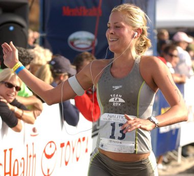 Brittany Daniels 19 Yıllık Nautica Malibu Triatlon, Zuma Beach, Malibu, Ca, 25 Eylül 2005 için yerde. Fotoğraf: John Hayes / Everett Koleksiyonu