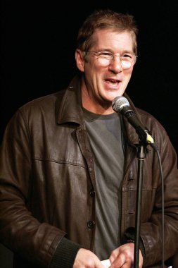 Richard Gere küçük kırmızı okul evi Hurricane Katrina yararı, Lrei Sahne Sanatları Merkezi, New York, NY, 17 Ekim 2005 için gelenler. Fotoğraf: mat Szwajkos/Everett Collection