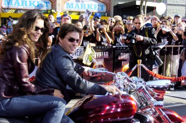 Tom Cruise, Katie Holmes Savaş Worlds Premiere, Grauman Çin Tiyatrosu, Los Angeles, CA, Pazartesi, Haziran 27, 2005 için gelenler. Fotoğraf: Michael Germana/Everett Collection