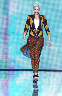 Gwen Stefani L.A.M.B. İlkbahar / Yaz için pistte 2011 Moda Sunumu, Lincoln Center, New York, Eylül 16, 2010. Fotoğraf: Kristin Callahan / Everett Koleksiyonu