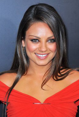 Mila Kunis faydaları Premiere Ile arkadaşlar için gelenler, Ziegfeld Tiyatrosu, New York, NY Temmuz 18, 2011. Fotoğraf: Gregorio T. Binuya/Everett Collection