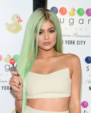 Kylie Jenner, Sugar Factory American Brasserie, Sugar Factory American Brasserie, New York, Ny September 16, 2015 için mağaza içi görünümde. Fotoğraf: Eli Winston /Everett Collection