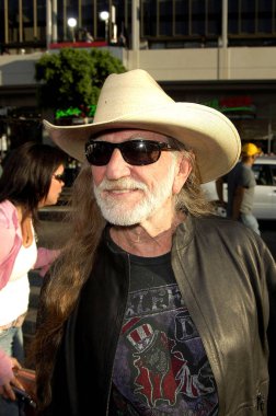 Willie Nelson, The Dukes of Hazzard Premiere, Grauman 'ın Çin Tiyatrosu, Los Angeles, CA, 28 Temmuz 2005 için gelenler. Fotoğraf: Michael Germana/Everett Collection