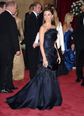 Penelope Cruz (Chanel Haute Couture elbise giyiyor) Bölüm 2 için gelenler - Kırmızı Halı - 80 Yıllık Akademi Ödülleri Oscar Töreni, Kodak Tiyatrosu, Los Angeles, Ca, Şubat 24, 2008. Fotoğraf: David Longendyke / Everett Koleksiyonu