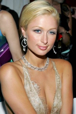 Paris Hilton Alvin Valley İlkbahar / Yaz 2006 Fashion Show, W Hotel Union Square, New York, Ny, 12 Eylül 2005 için gelenler. Fotoğraf: Gregorio Binuya /Everett Collection