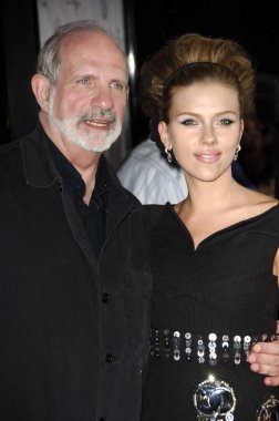 Brian de Palma, Scarlett Johansson siyah Dahlia prömiyeri, Academy of Motion Picture Arts and Sciences, Beverly Hills, CA, 06 Eylül 2006 için gelenler. Fotoğraf: Michael Germana/Everett Collection