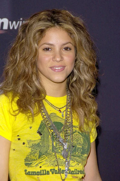 Shakira Bij Aankomst Voor Mensen Van Tiener Vierde Jaarlijkse Kunstenaar — Stockfoto