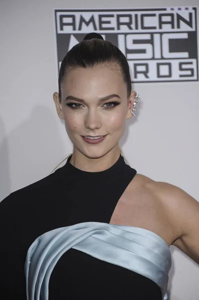 Karlie Kloss Las Llegadas Para 2016 American Music Awards Ama — Foto de Stock