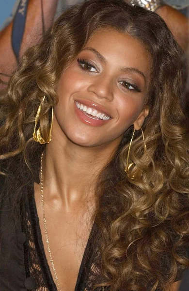 Beyonce Knowles Tienda Aparición Beyonce Knowles Lanza Álbum Solitario Day — Foto de Stock