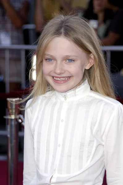 Dakota Fanning Dreamer Prömiyeri Için Gelenler Mann Village Theatre Westwood — Stok fotoğraf