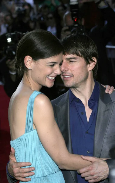 Katie Holmes Tom Cruise Saapuvat Yhdysvaltoihin Ziegfeld Theatre New York — kuvapankkivalokuva