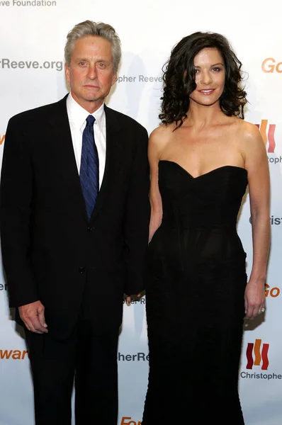 Catherine Zeta Jones Michael Douglas Arrivals Christopher Reeve Foundation Magical — Foto de Stock