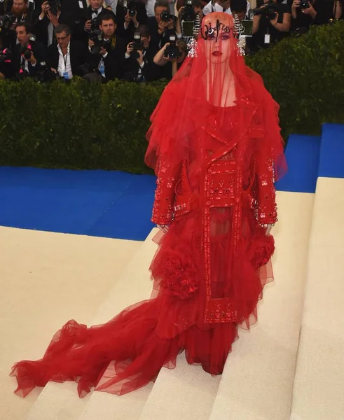 Katy Perry Vestindo Maison Margiela Conjunto Artesanal Por John Galliano — Fotografia de Stock