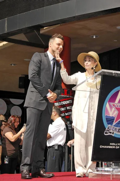 Ricky Martin Rita Moreno Alla Cerimonia Induzione Star Walk Fame — Foto Stock