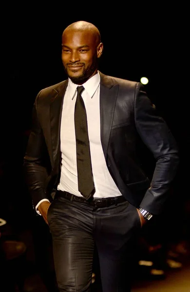 Tyson Beckford Runway Fashion Relief 2015 Fall Fashion Show Theatre — Stock Photo, Image