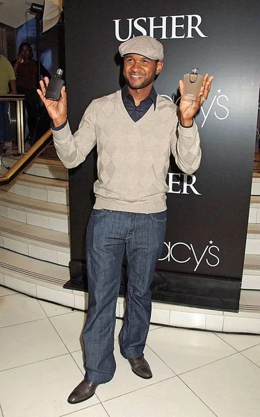 Usher Store Appearance Usher Men Women Fragrances Launch Macy Herald — стокове фото