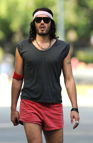 Russell Brand Sur Place Pour Tournage Get Him Greek Central — Photo