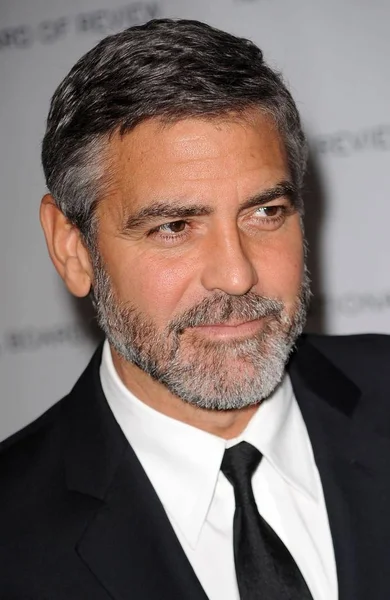 George Clooney Vid Ankomster För National Board Review Motion Pictures — Stockfoto