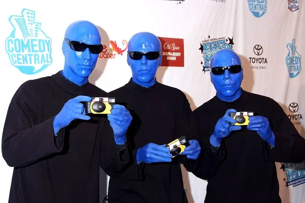 Blue Man Group Při Příjezdu Noci Příliš Mnoho Hvězd Přeobsazený — Stock fotografie