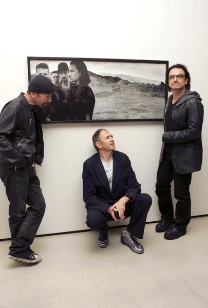 Kenar Anton Corbijn Bono Yıl Kutlayan Anton Corbijn Fotoğraf Sergisi — Stok fotoğraf