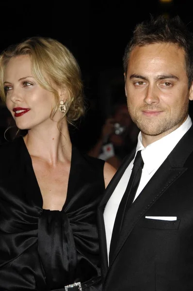 Charlize Theron Stuart Townsend Arrivals Premiere Valley Elah Arclight Hollywood — Foto de Stock