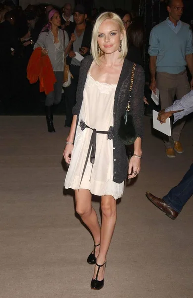 ケイト ボスワースは 2006年9月11日 マーク ジェイコブス2007年春夏ファッションショー ニューヨーク州アーモリー ニューヨーク ニューヨークに出席しました クリスティン キャラハン — ストック写真