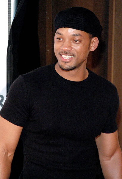 Актёр Уилл Смит принял участие в показе фильма RAISING HELEN, который состоялся 1 мая 2004 года в Нью-Йорке в Центре исполнительских искусств Трайбека на кинофестивале Трайбека. (Фото: gbinuya / Everett Collection
)