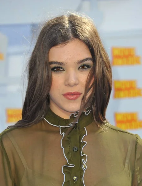 Hailee Steinfeld Las Llegadas Para Los Mtv Movie Awards 2015 — Foto de Stock