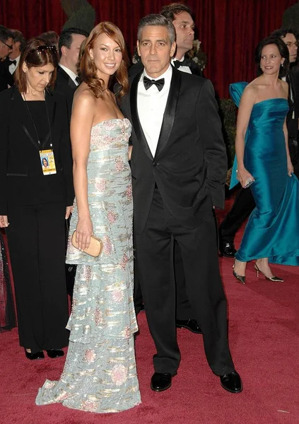 George Clooney Sarah Larson Vistiendo Vestido Valentino Couture Las Llegadas — Foto de Stock