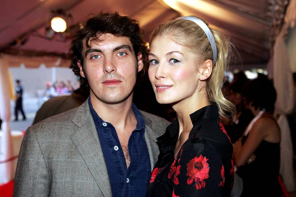 Joe Wright Rosamund Pike Arrivals Pride Prejudice Premiere Toronto Film — Foto de Stock