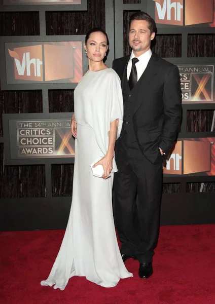 Angelina Jolie Max Azria Elbisesi Giyiyor Brad Pitt Yıllık Eleştirmenler — Stok fotoğraf