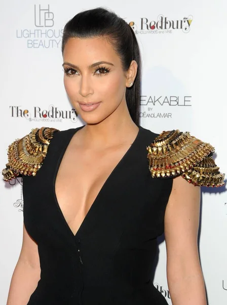 Kim Kardashian Memakai Atasan Alexander Mcqueen Untuk Menghadiri Peluncuran Unbreakable — Stok Foto