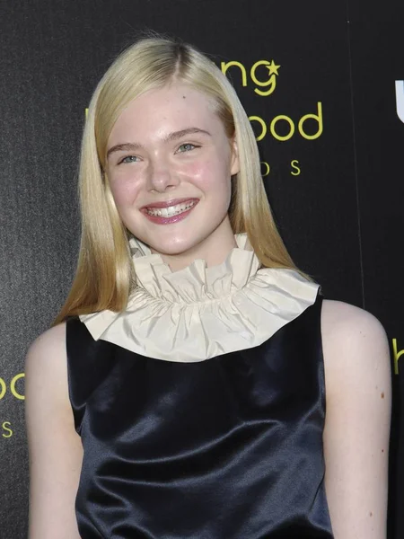 Elle Fanning Przy Przyjazdów Roczne Young Hollywood Awards Club Nokia — Zdjęcie stockowe