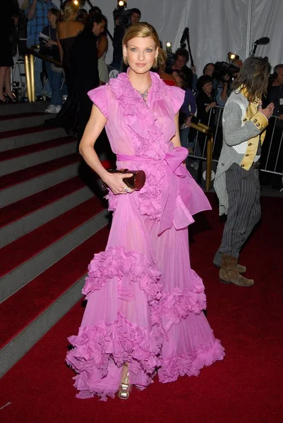 Linda Evangelista Wearing Ysl Arrivals Anglomania Tradition Transgression British Fashion — Stock Photo, Image