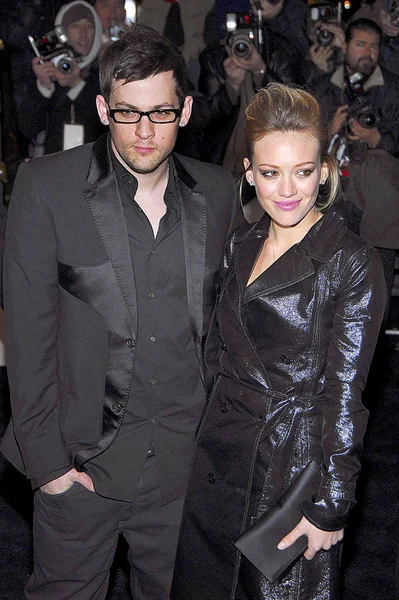 Hilary Duff Namorado Joel Madden Chegadas Para Opening Party Versace — Fotografia de Stock
