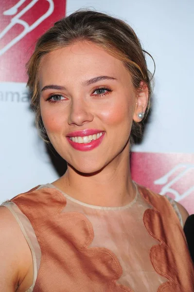 Scarlett Johansson Arrivals New Dramatist 61St Annual Benefit Luncheon Marriott Стоковое Изображение